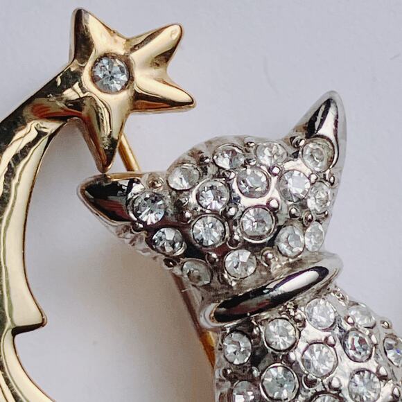 Rhinestone Cat on Crescent Moon Brooch Gold Tone Silver Tone Celestrial Jewelry - Picture 4 of 9